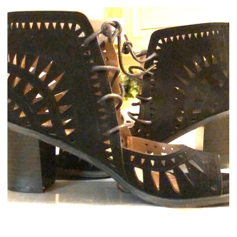Black Breckelle’s with cut outs